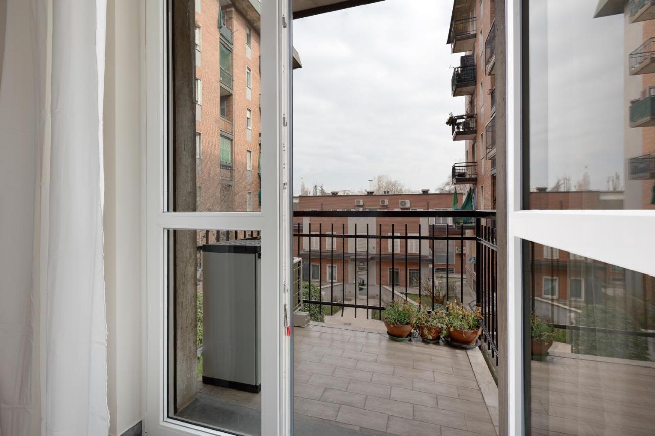 Dergano Comfy Apartment - 250 M Far From M3 Milan Exterior photo